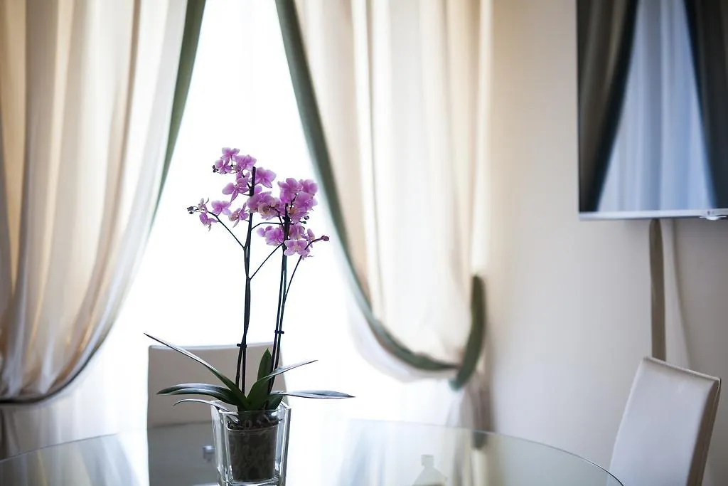 Kometa Suites & Apartments Флоренция 0*,