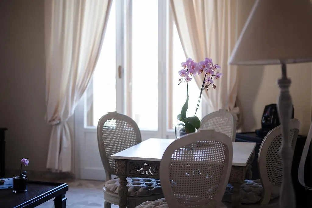 Kometa Suites & Apartments Флоренция