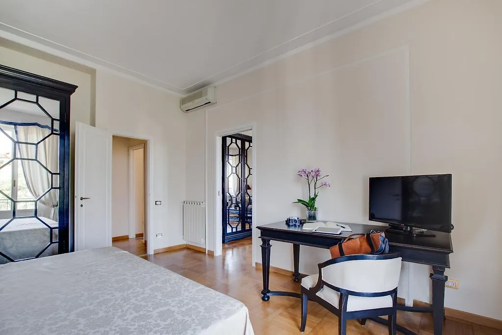 Kometa Suites & Apartments Флоренция