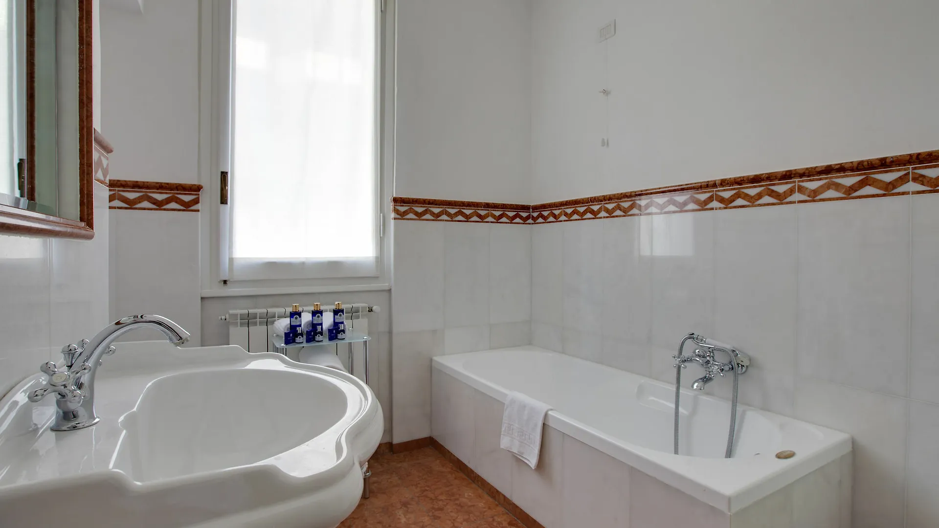 Kometa Suites & Apartments Флоренция Италия