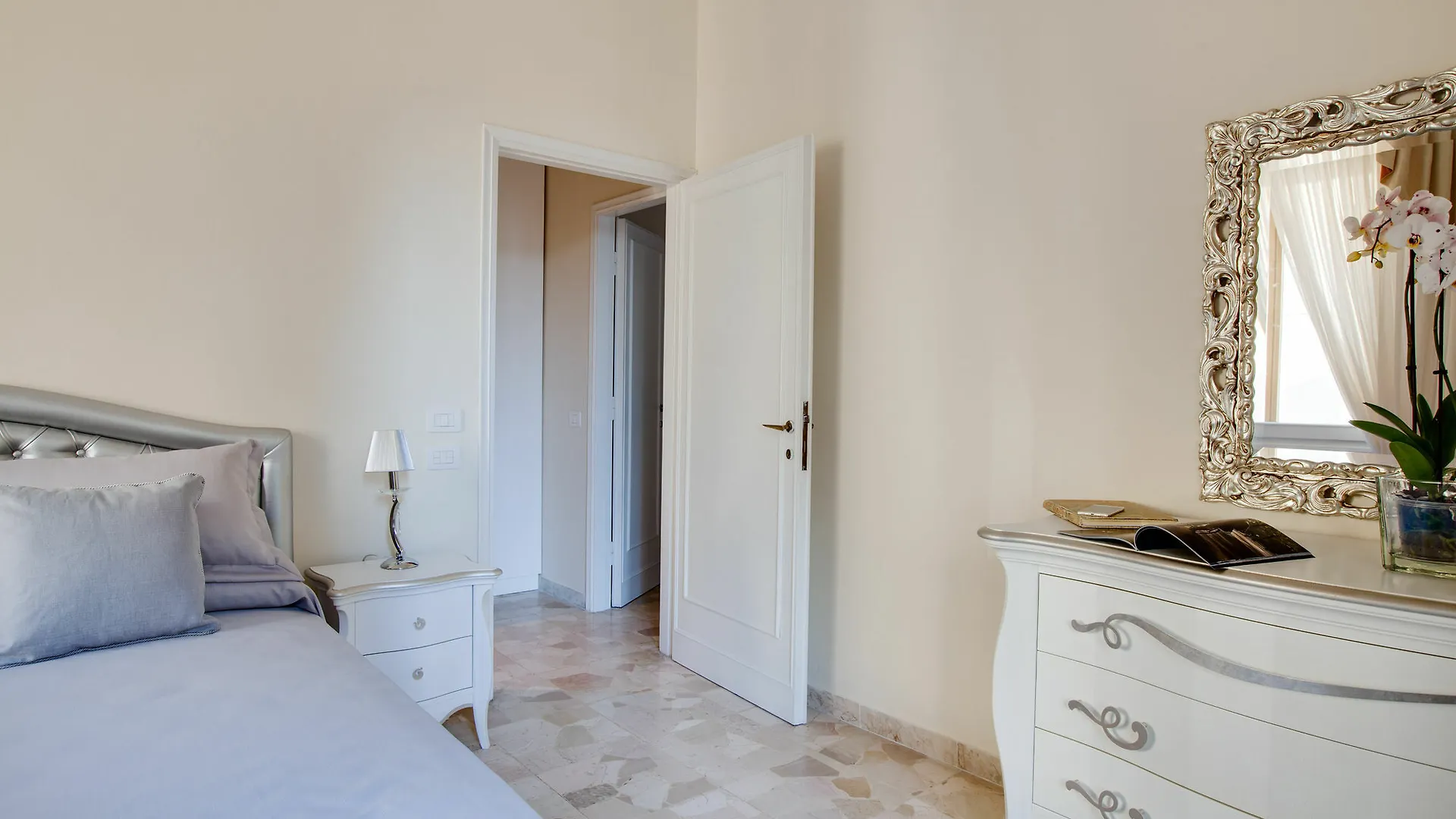 Kometa Suites & Apartments Флоренция