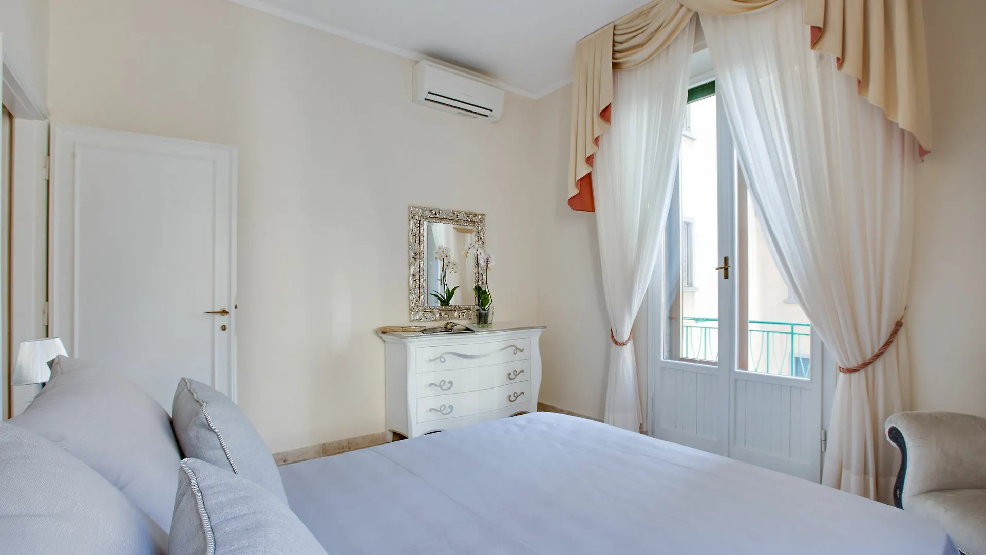 Kometa Suites & Apartments Флоренция